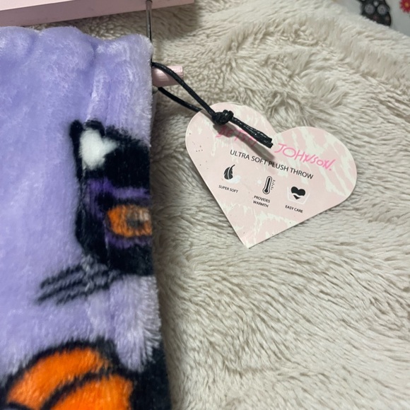 NWT Betsey Johnson Purple Oversized Black Cat Halloween Blanket - Picture 5 of 5